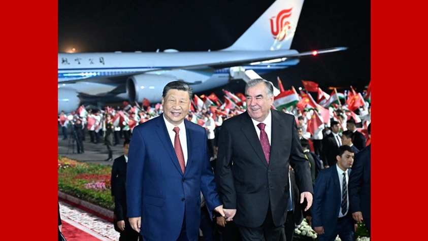 习近平抵达杜尚别开始对塔吉克斯坦进行国事访问